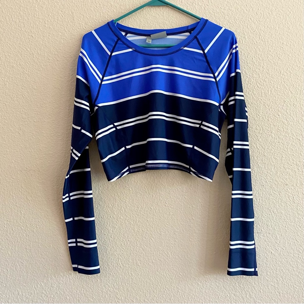 Athleta ~ Cropped Top ~ Long Sleeves ~ Striped Navy & Royal Blues & White  Large